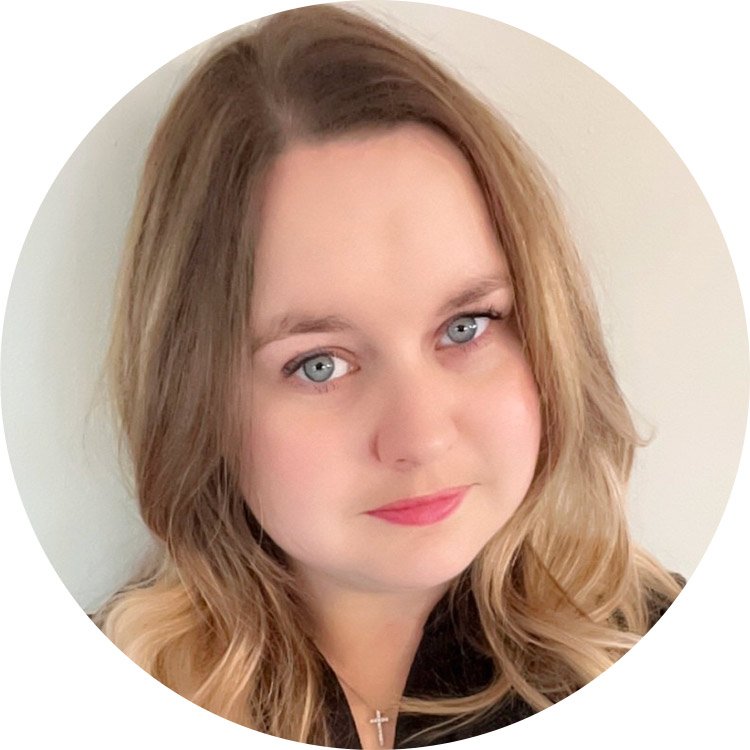 Situé dans un environnement naturel privilégié, le Château de la Plinguetière accueille entreprises, associations et groupes dans un cadre propice au travail, aux échanges et aux événements professionnels. - Amaryllia Chéné